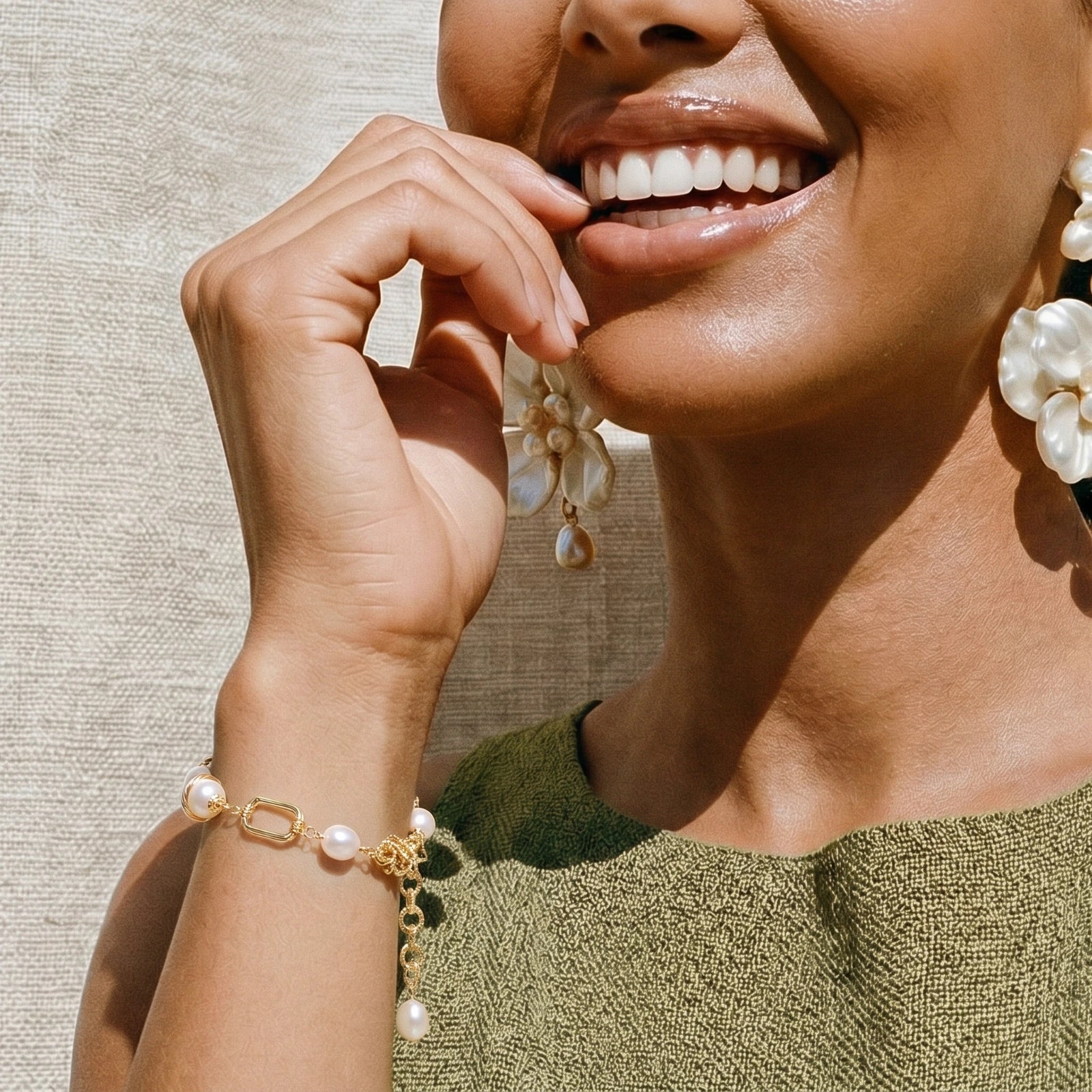 Golden Pearl Chain Bracelet by Valtrexa