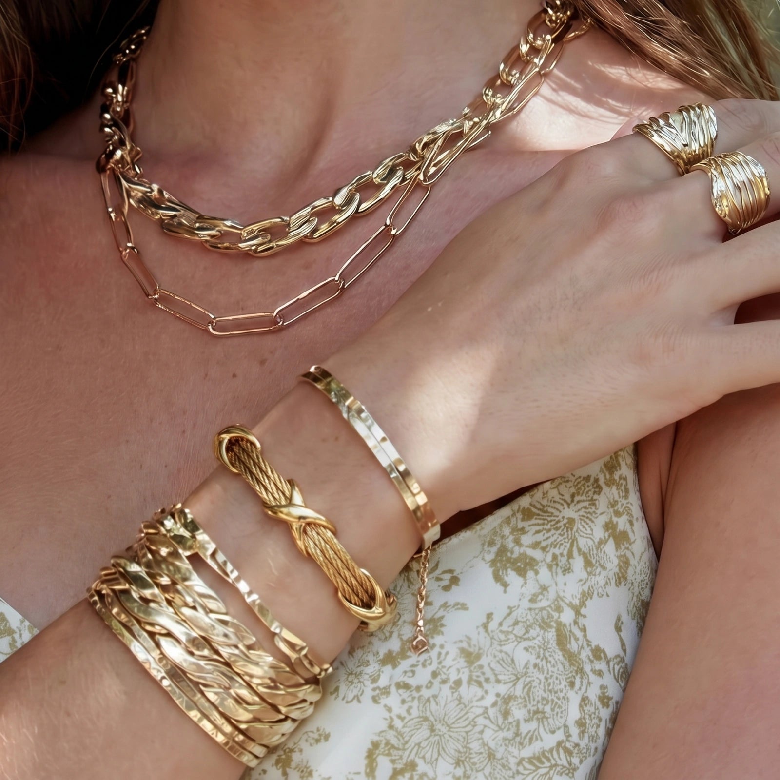 Cross Knot Cable Bracelet by Valtrexa