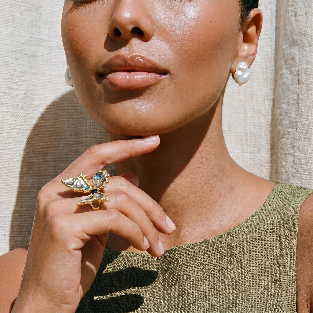 Iridescent Shell Statement Ring by Valtrexa